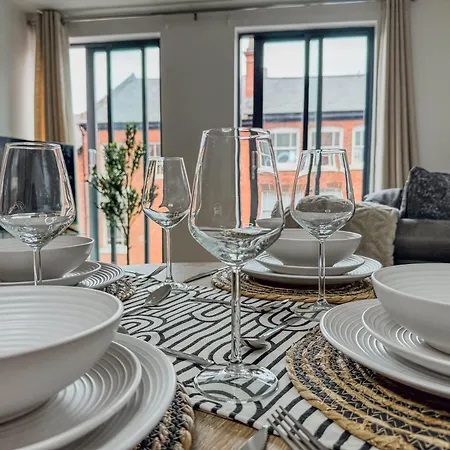 J Quarter 1br - Free Parking - One *