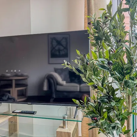 J Quarter 1br - Free Parking - One *