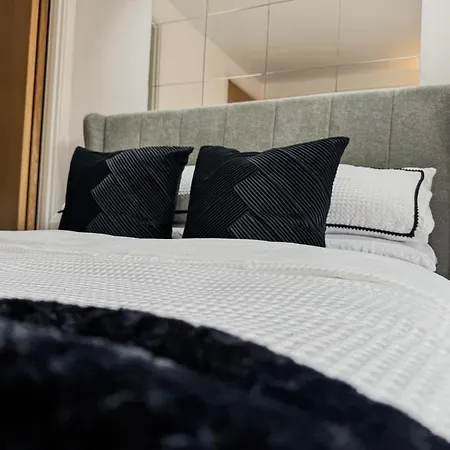 J Quarter 1br - Free Parking - One Birmingham